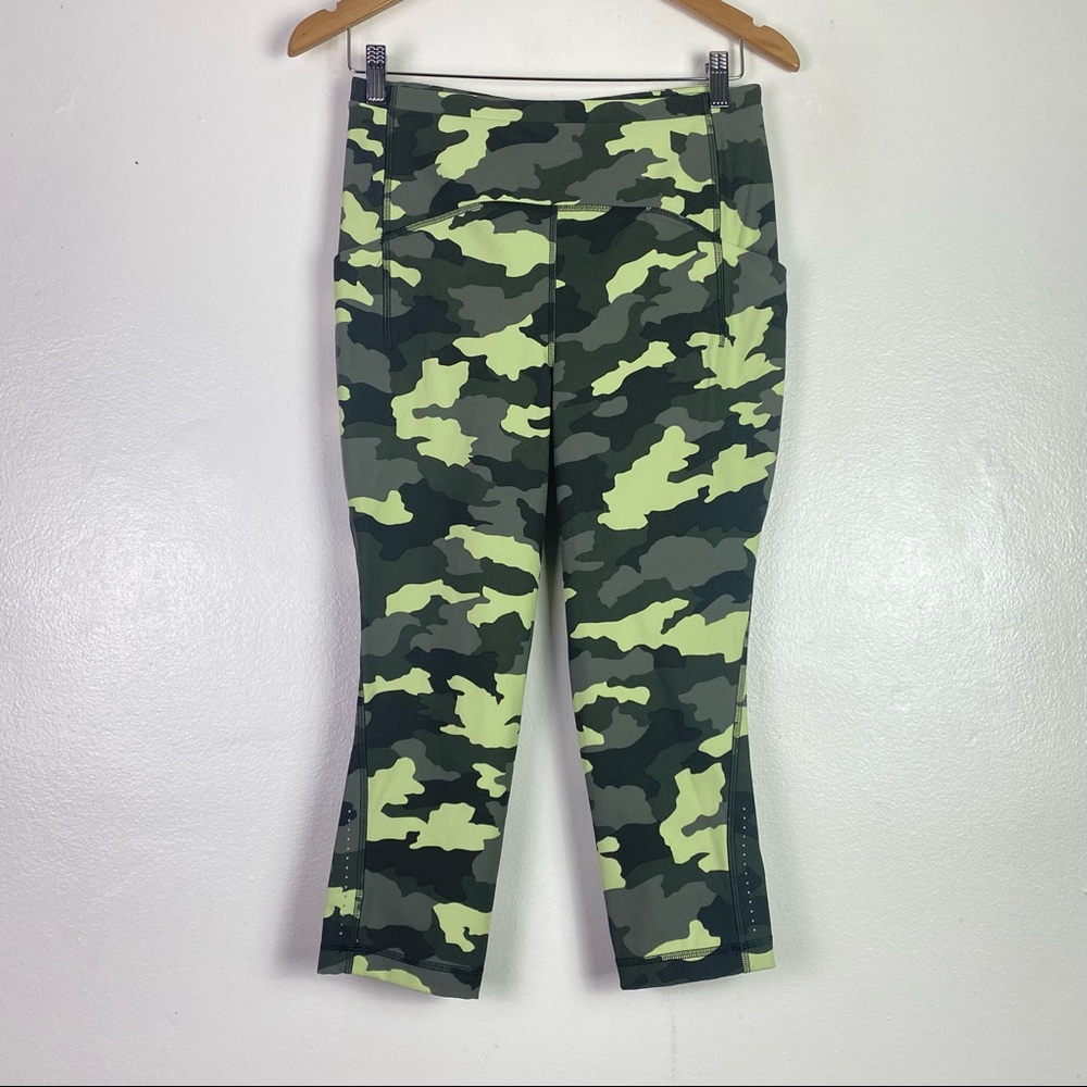 Lululemon Swift Speed HR Crop 21" Size  8 in Camo